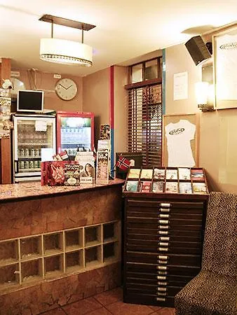 Aloha Hostel Eiffel Tower By Hiphophostels Parigi